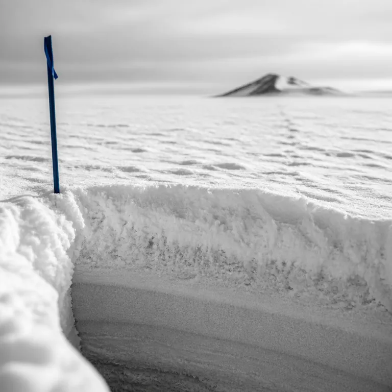 How firn air content in Antarctica shapes the ice you travel over